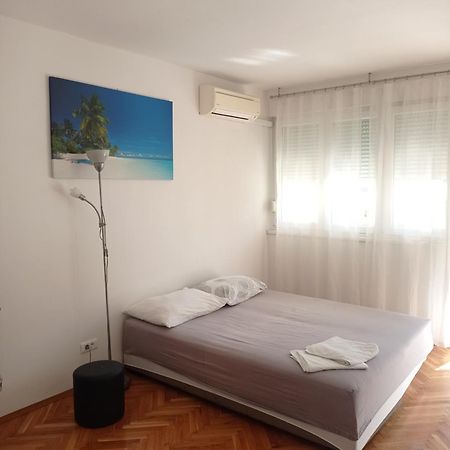 Pretty Big Double Bed Room With Balcony Split Eksteriør billede