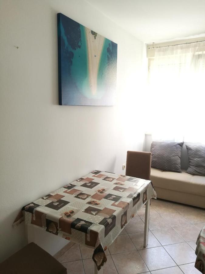 Pretty Big Double Bed Room With Balcony Split Eksteriør billede