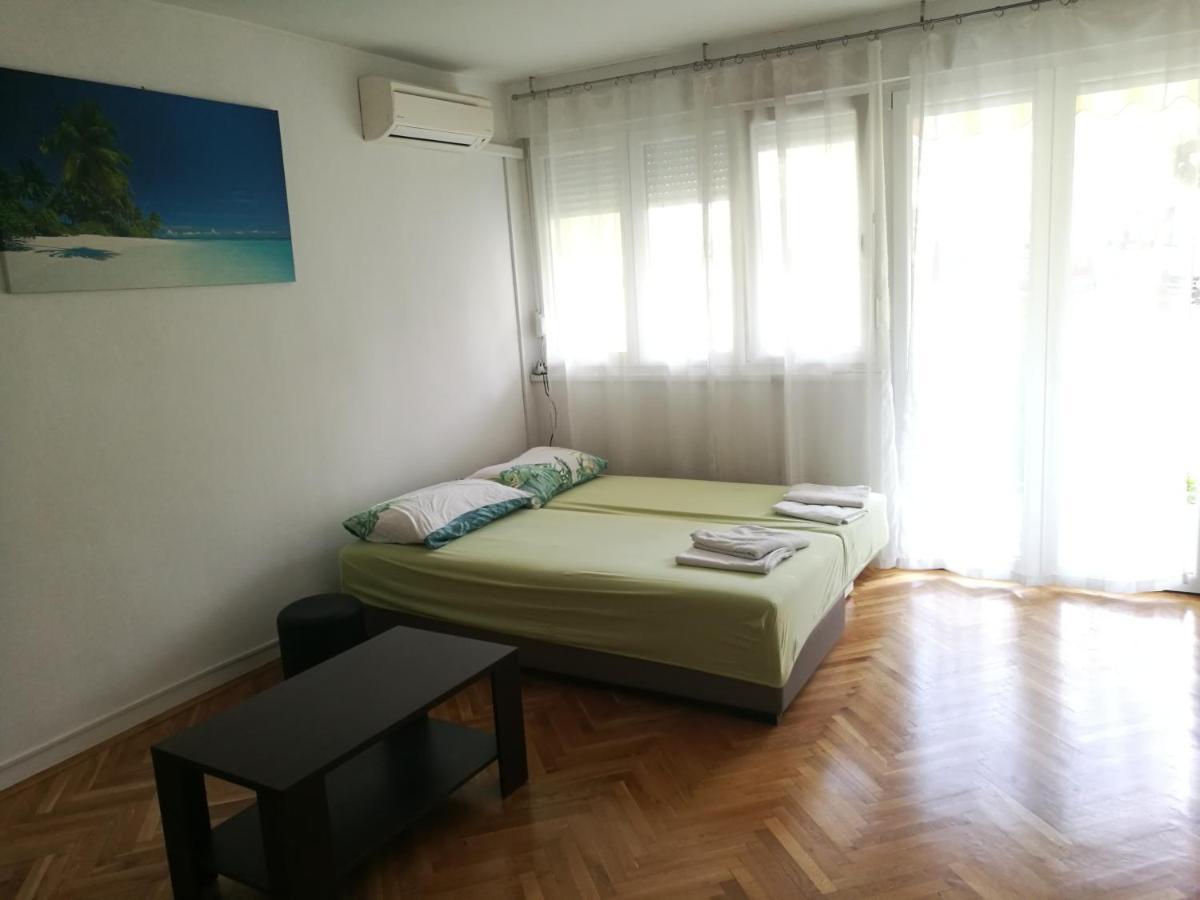 Pretty Big Double Bed Room With Balcony Split Eksteriør billede