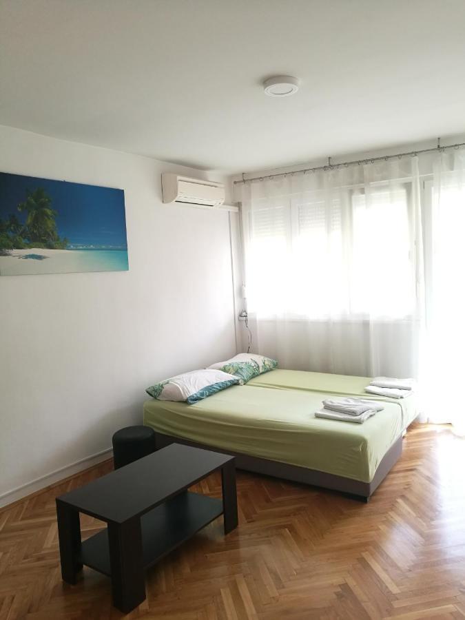 Pretty Big Double Bed Room With Balcony Split Eksteriør billede
