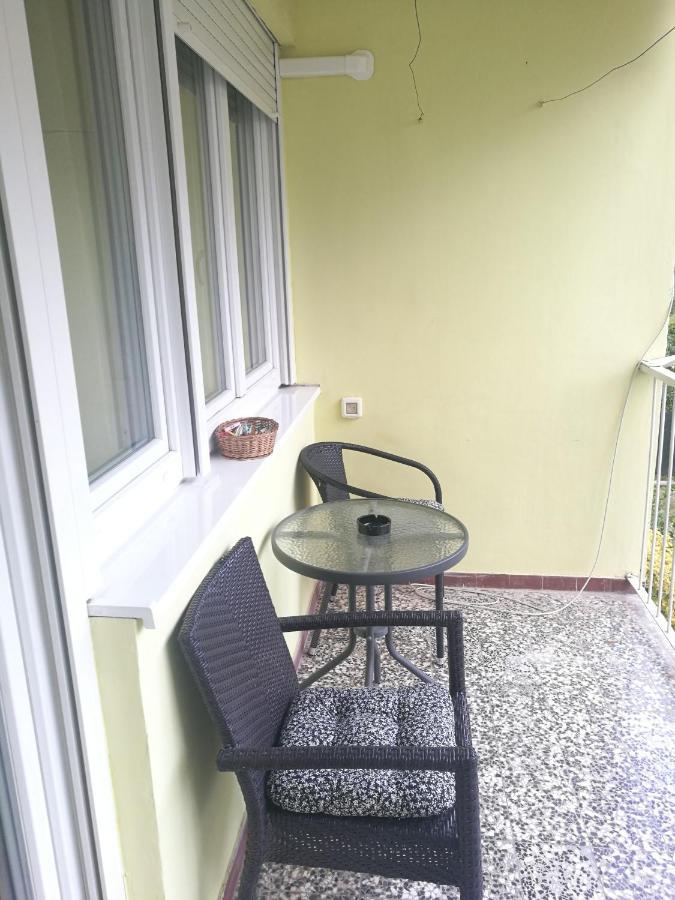 Pretty Big Double Bed Room With Balcony Split Eksteriør billede