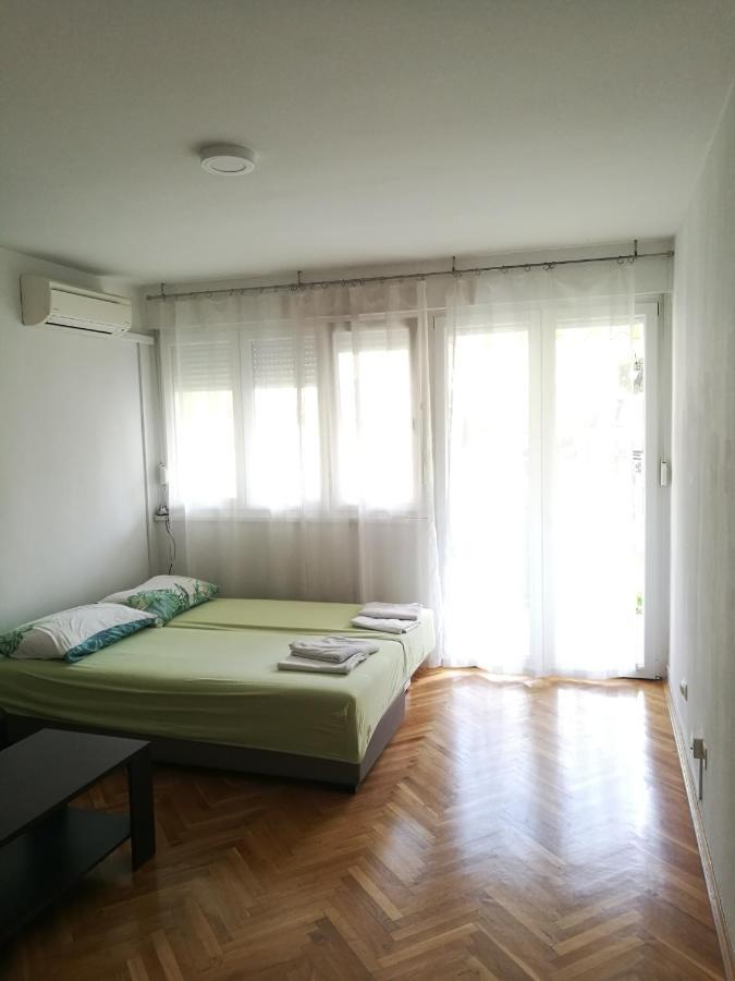 Pretty Big Double Bed Room With Balcony Split Eksteriør billede