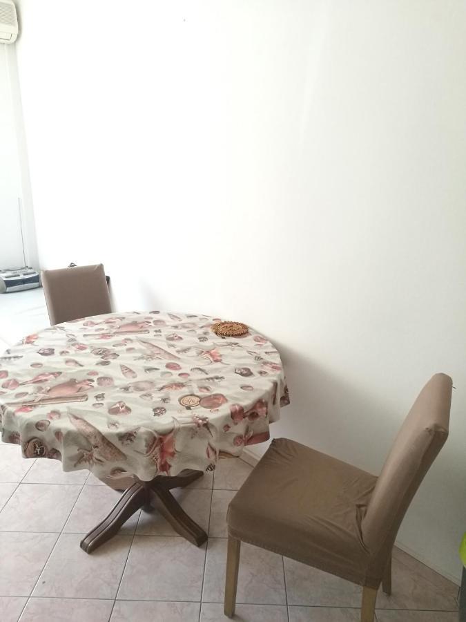 Pretty Big Double Bed Room With Balcony Split Eksteriør billede