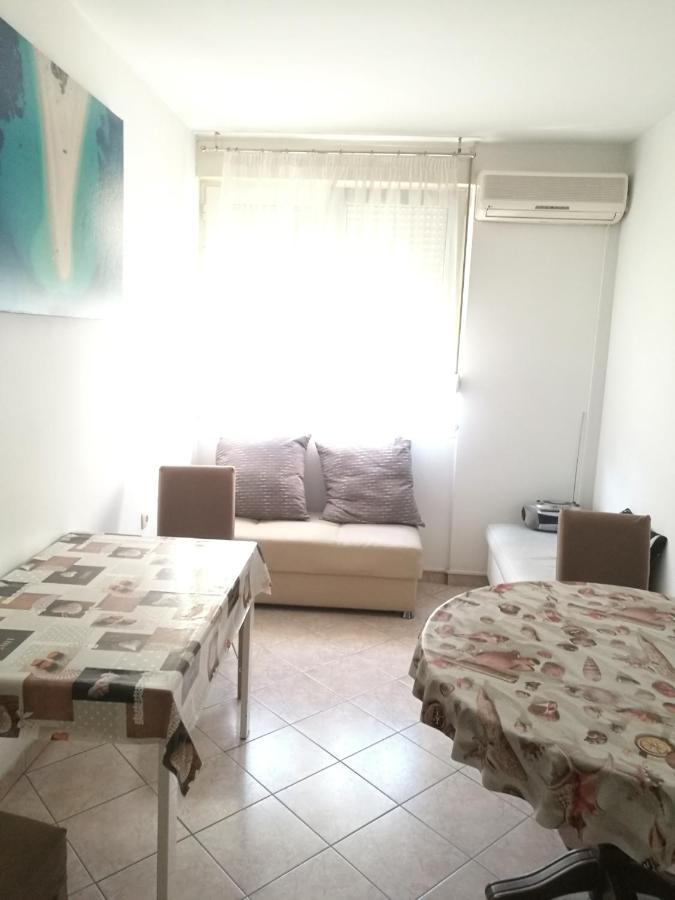 Pretty Big Double Bed Room With Balcony Split Eksteriør billede