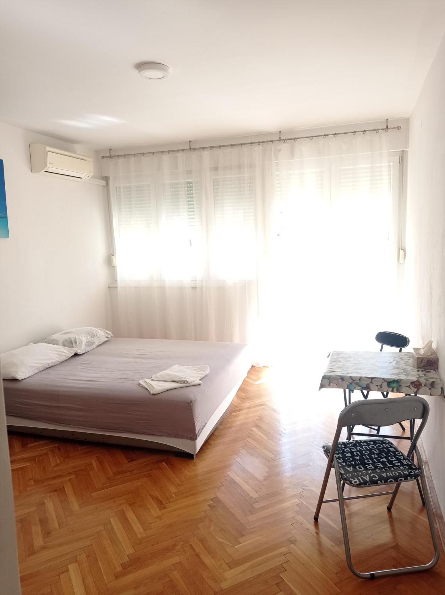Pretty Big Double Bed Room With Balcony Split Eksteriør billede